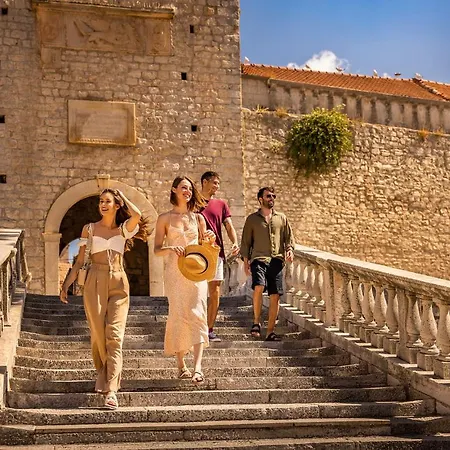 Aminess Younique Heritage كورتْشولا